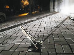鐵棍繞鋼絲絆倒一盲人 傷人“刺兒頭”拔不掉？